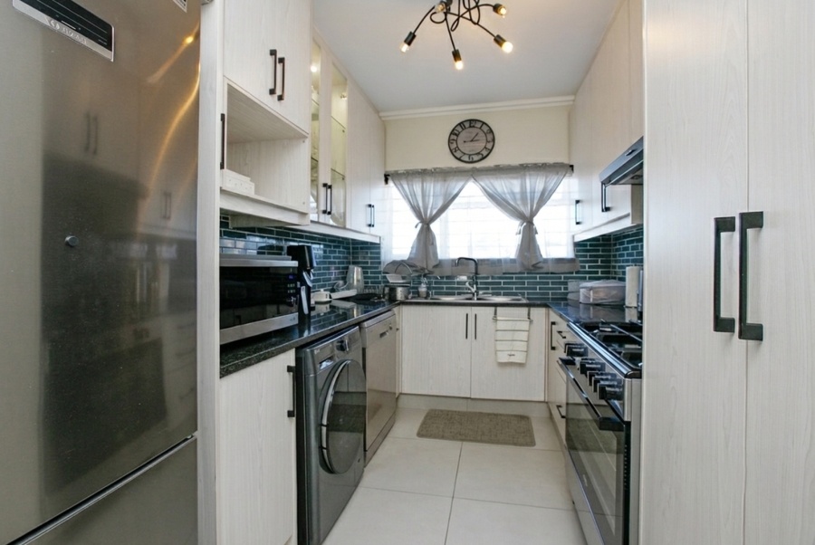 2 Bedroom Property for Sale in Wynberg Upper Western Cape